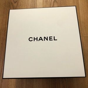 🎀🆕CHANEL Classic black and white gift box